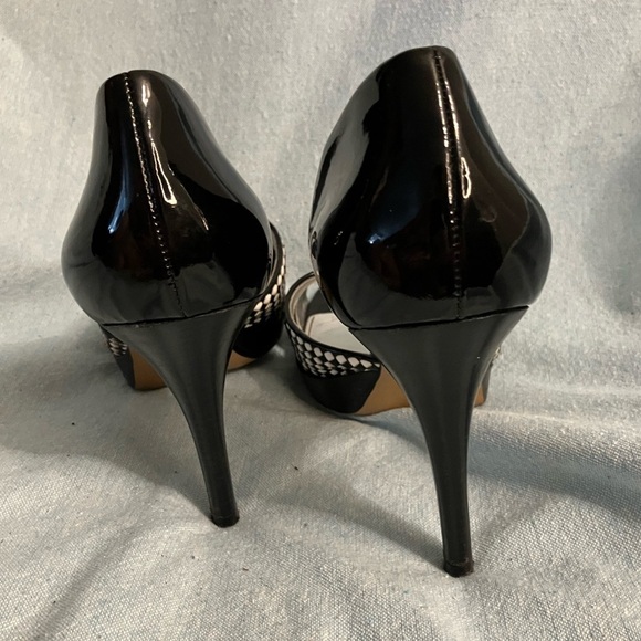 Marc Fisher Black White Pumps Stilettos Checkerboard Faux Patent Leather Size 9 - Picture 3 of 7